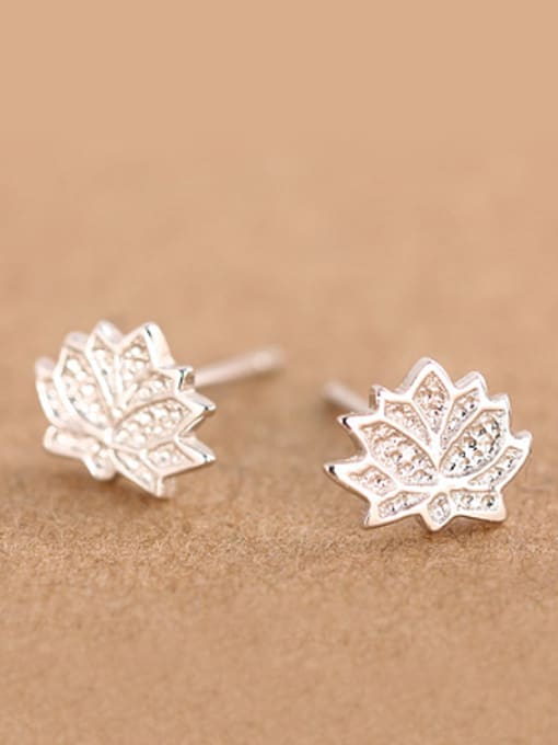 Peng Yuan Maple Leaf stud Earring 1