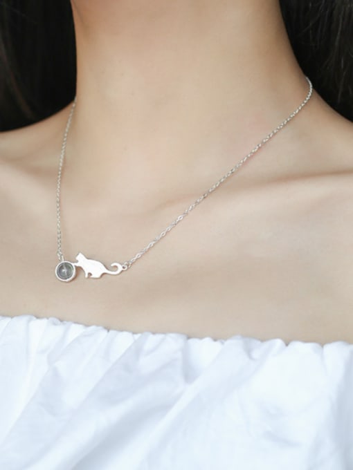 Peng Yuan Fashion Little Kitten Round Stone Necklace 1