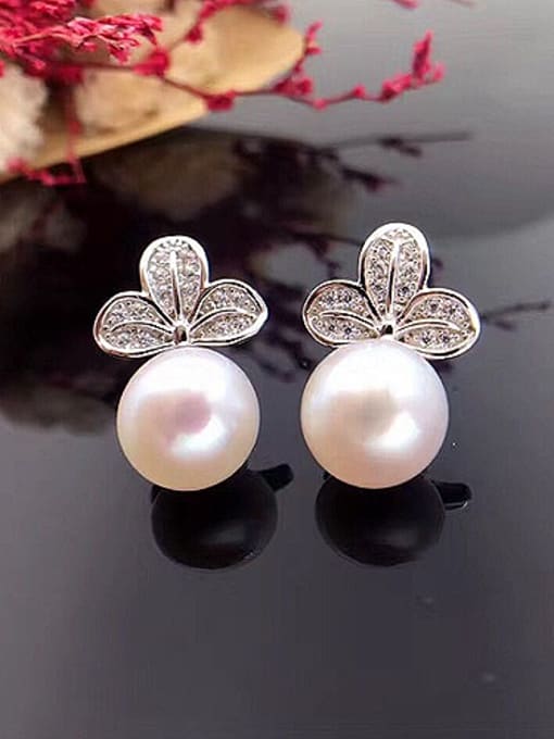 EVITA PERONI 2018 Fashion Freshwater Pearl Flower-shaped stud Earring