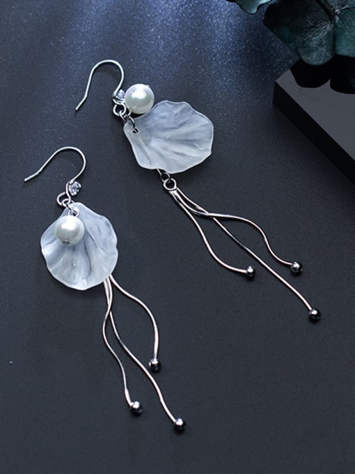 white Elegant Shell Shaped Artificial Pearl Tassel Drop Earrings