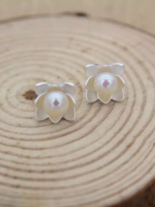 Rosh Exquisite Flower Shaped Artificial Pearl Stud Earrings 0