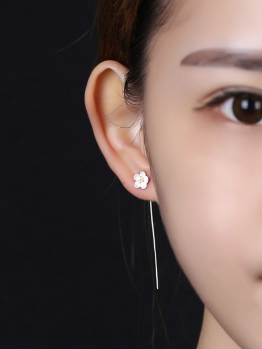Peng Yuan Simple Tiny Flower Silver threader earring 1