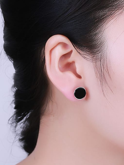 One Silver Black Round Shaped stud Earring 1