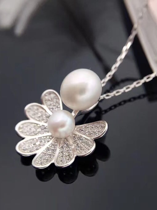 EVITA PERONI Fashion Freshwater Pearl Flower Necklace 2