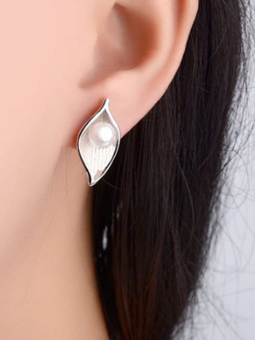AI Fei Er Personalized Leaf Imitation Pearl Stud Earrings 1