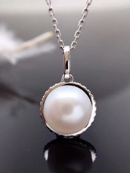 EVITA PERONI Simple Oblate Freshwater Pearl Necklace