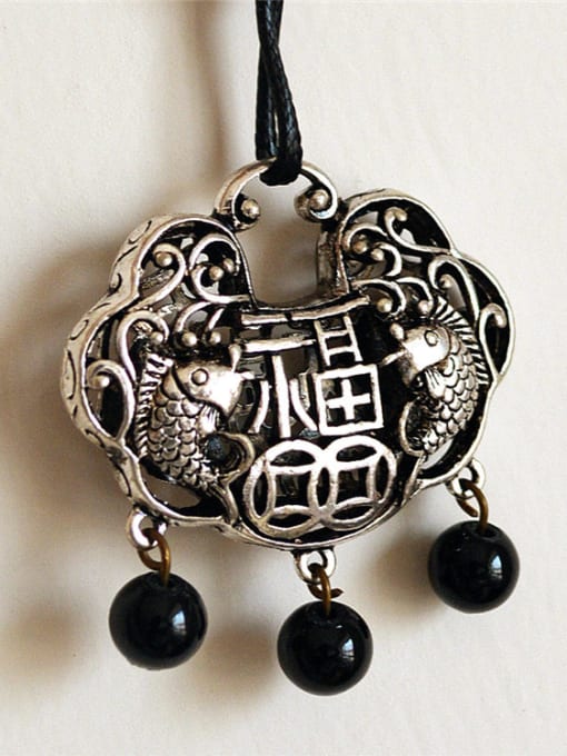 Dandelion Locke Shaped Black Beads Necklace 1
