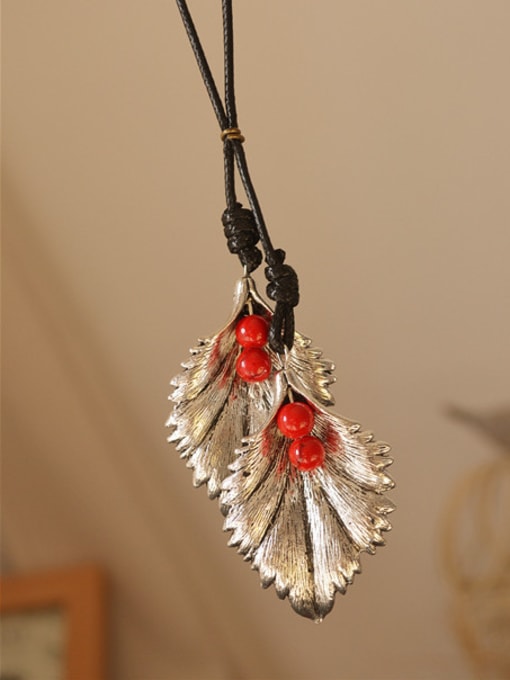 Dandelion Vintage Leaf Shaped Red Beads Necklace 0