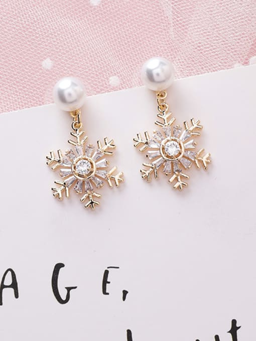 A pearl snowflake Alloy With Rose Gold Plated Simplistic Snowflake Drop Earrings