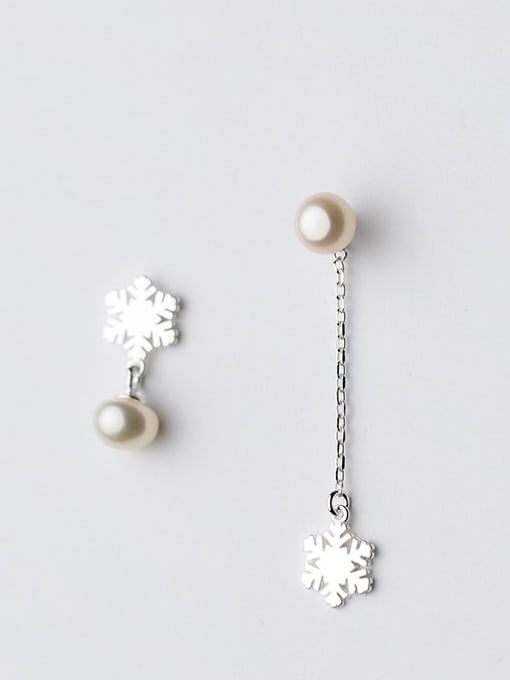 Rosh Fresh Snowflake Shaped Artificial Pearl Asymmetric Drop Earrings 0