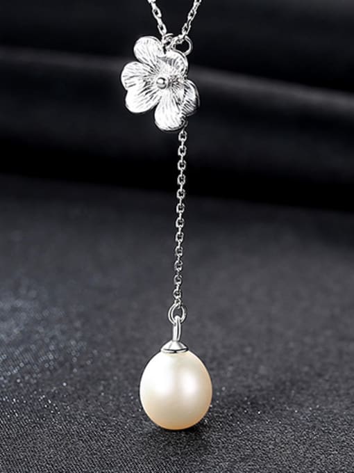 White -7C04 925 Sterling Silver With Gold Plated Simplistic Flower Necklaces