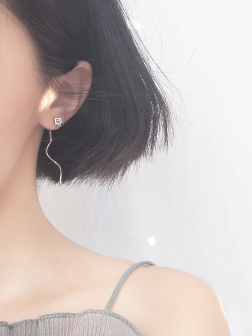 Peng Yuan Tiny Cube Zircon Line Earrings 1