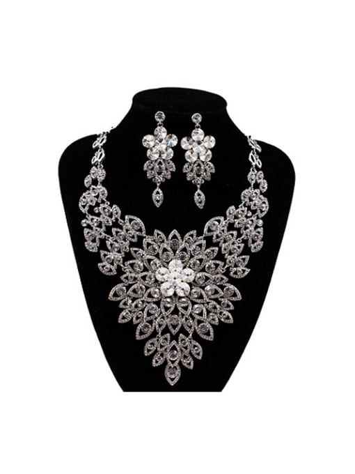 white 2018 Exaggerated Glass Rhinestones Two Pieces Jewelry Set