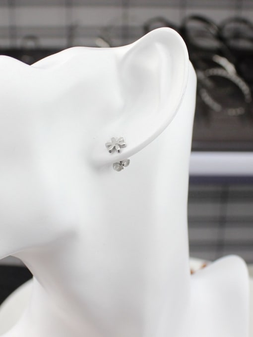 steel Delicate Flower Shaped High Polished Titanium Stud Earrings