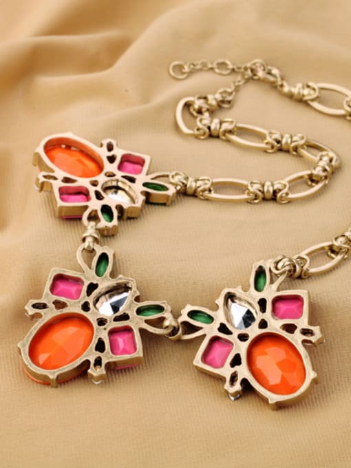KM Fashionable Artificial Stones Flower Necklace 2