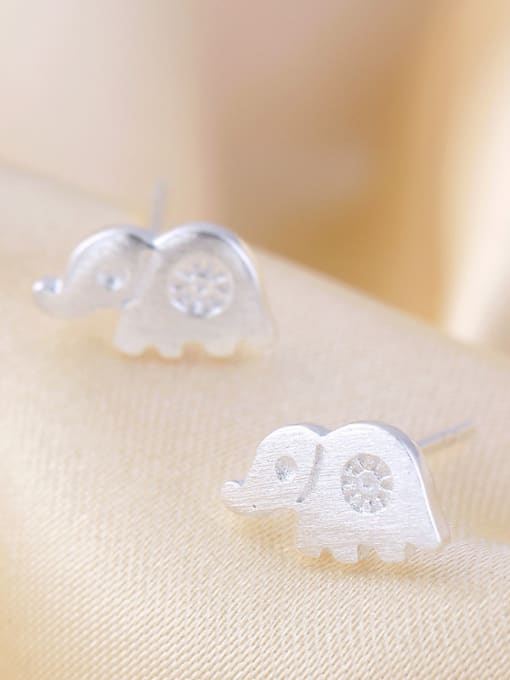 kwan Lovely Small Matt Elephant Stud Earrings 1