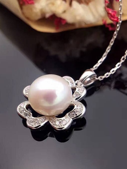 EVITA PERONI Freshwater Pearl Hollow Flower-shaped Necklace 1