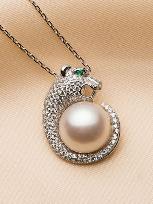 EVITA PERONI Fashion Freshwater Pearl Cheetah Necklace 2