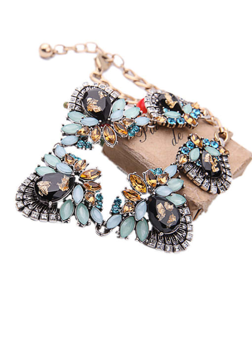 KM Luxury Flower Shaped Alloy Necklace 1