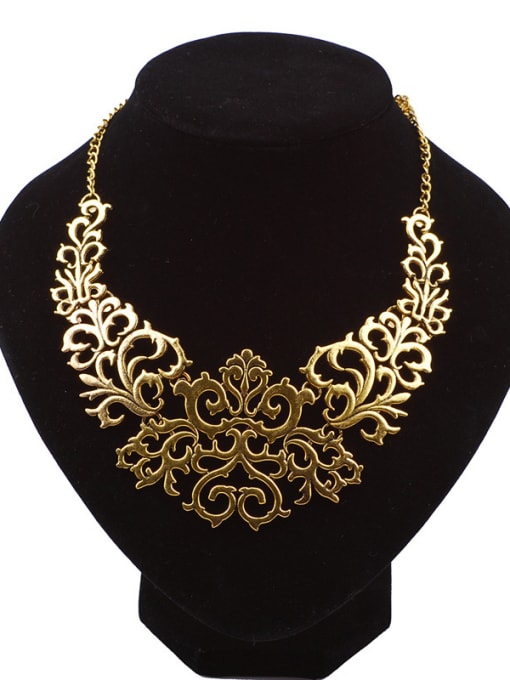 Qunqiu Personalized Hollow Flowery Alloy Necklace 1
