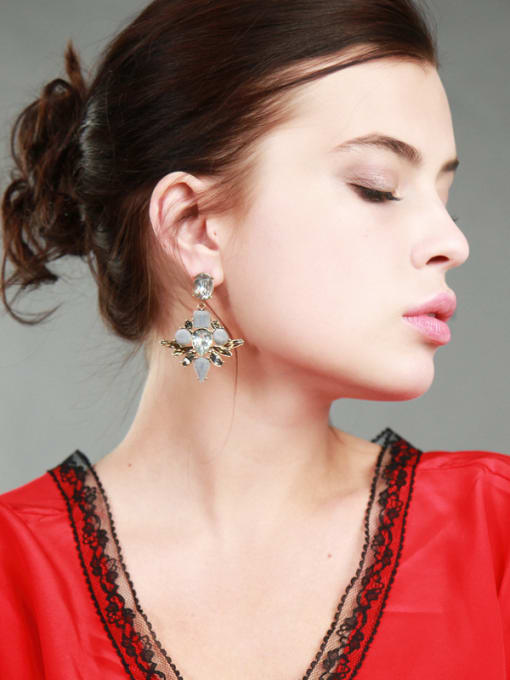 KM Retro Temperament Elegant Dress Female Flowers-shape Drop Earrings 1