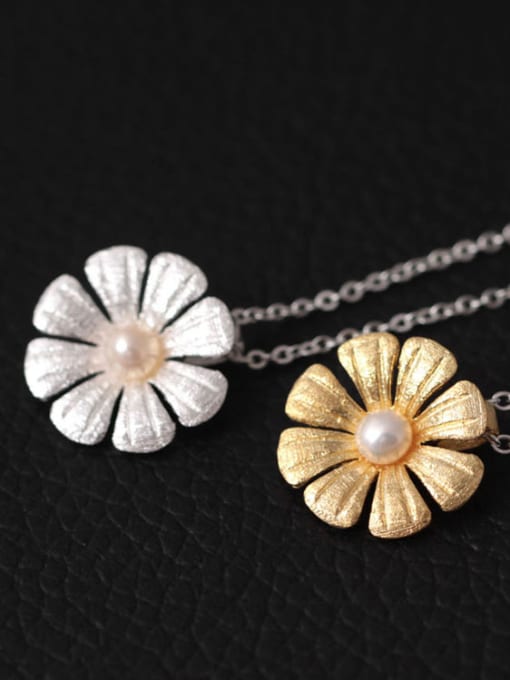 SILVER MI Eight Petal Flower Clavicle Necklace 2
