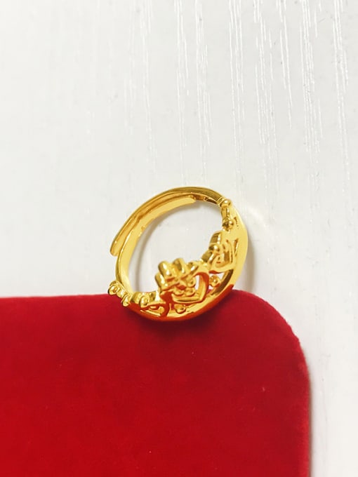 A Women Gold Plated Crown Shaped Ring