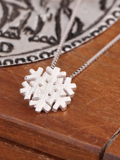 Peng Yuan Simple Snowflake Necklace 1