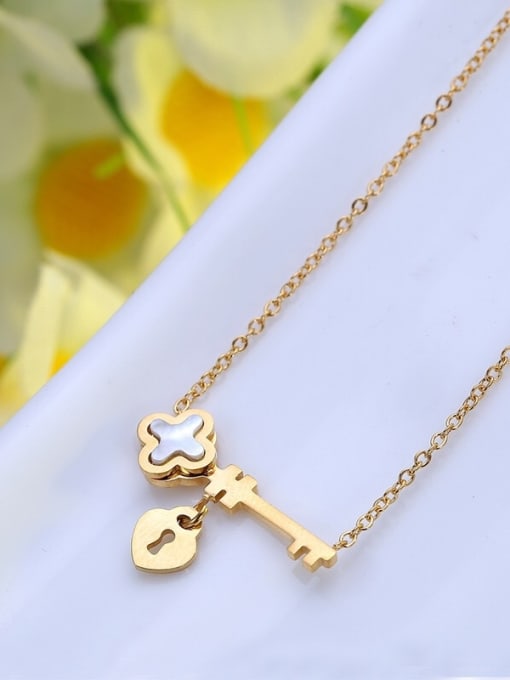 Golden Small Star Shell Clavicle Necklace