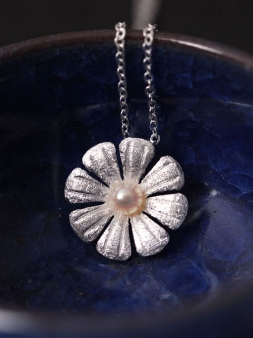 SILVER MI Eight Petal Flower Clavicle Necklace 0
