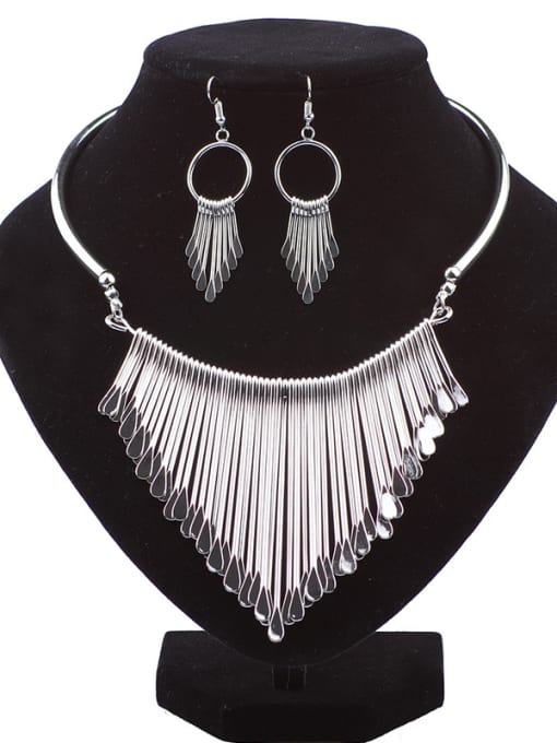 Qunqiu Exaggerated Tassels Alloy Two Pieces Jewelry Set 0