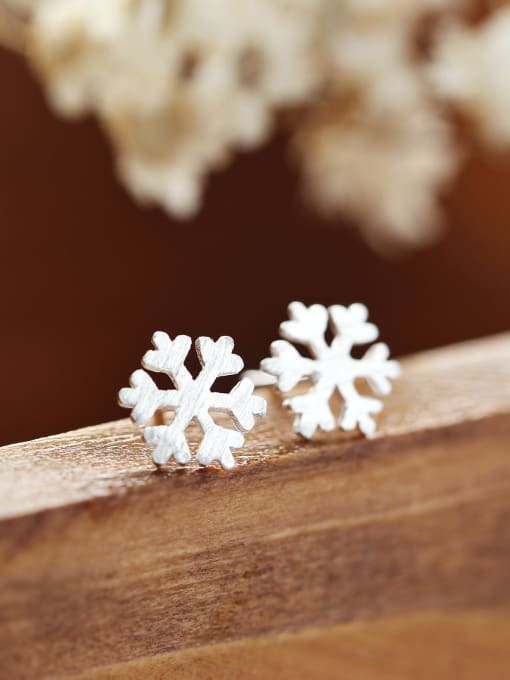 kwan Small Fresh Snowflake S925 Silver Stud Earrings 2
