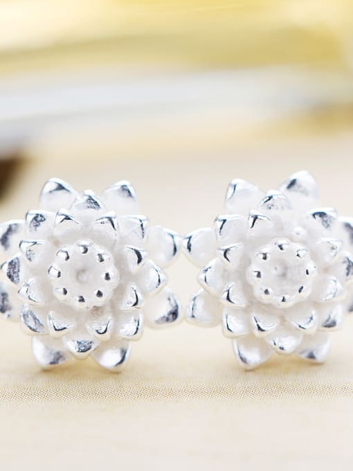 kwan Flower-shape High Quality Stud Earrings 1