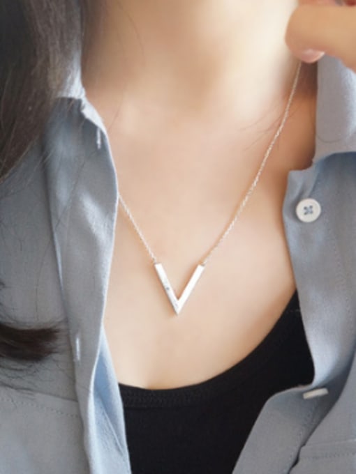 Peng Yuan Simple V-shaped Silver Women Necklace 1