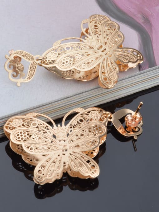 Ya Heng Women's Exquisite Butterfly Shaped Stud Earrings 1