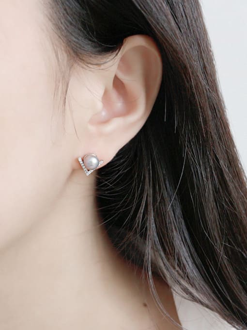 DAKA Pure silver micro diamond triangular freshwater pearl ear nail 1