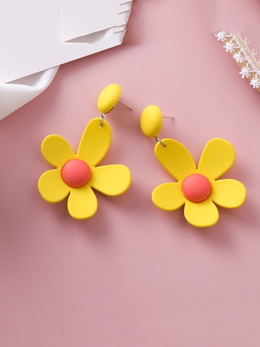 B Yellow Alloy With Rose Gold Plated Simplistic Flower Drop Earrings
