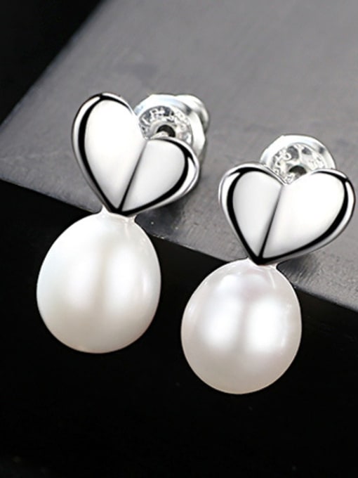 White Sterling Silver 7-8mm Freshwater Pearl Heart Studs earring