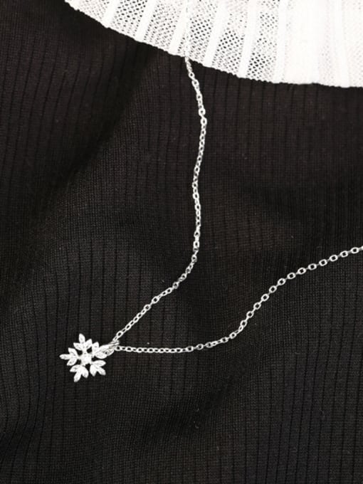 Peng Yuan Little Snowflake Zircon Silver Necklace 0