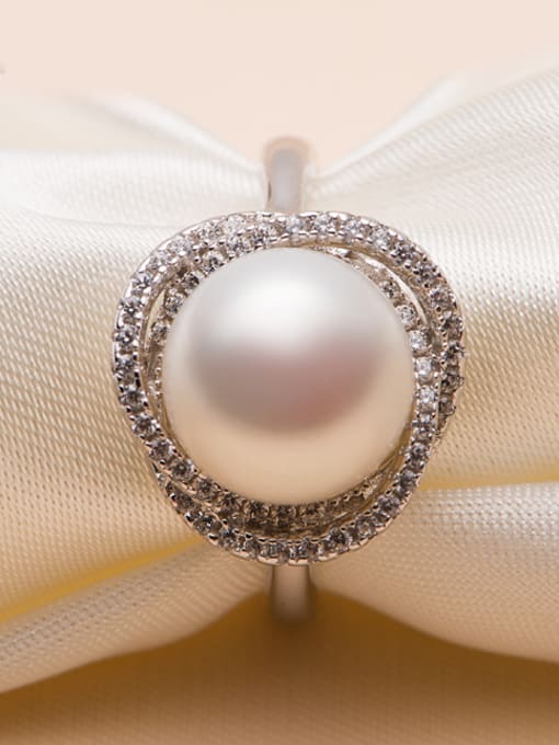 EVITA PERONI 2018 Fashion Freshwater Pearl Flower-shaped Ring 2