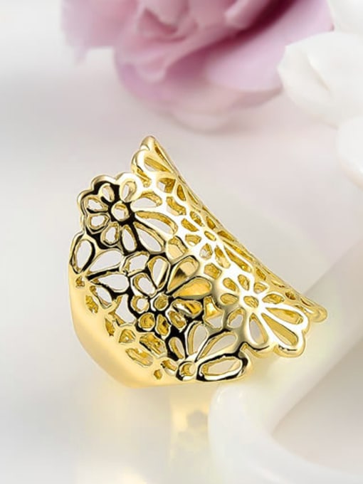 Ronaldo Exquisite 18K Gold Hollow Flower Shaped Ring 2