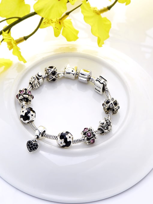 Silvery Charming Heart Shaped Rhinestone Beaded Bracelet