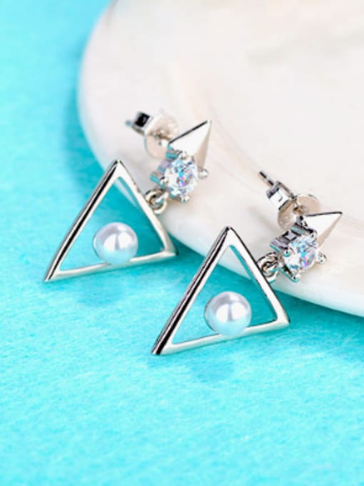 AI Fei Er Simple Hollow Triangle Imitation Pearl Cubic Zircon Copper Stud Earrings 2