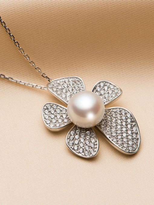 EVITA PERONI Freshwater Pearl Flowery Necklace 2