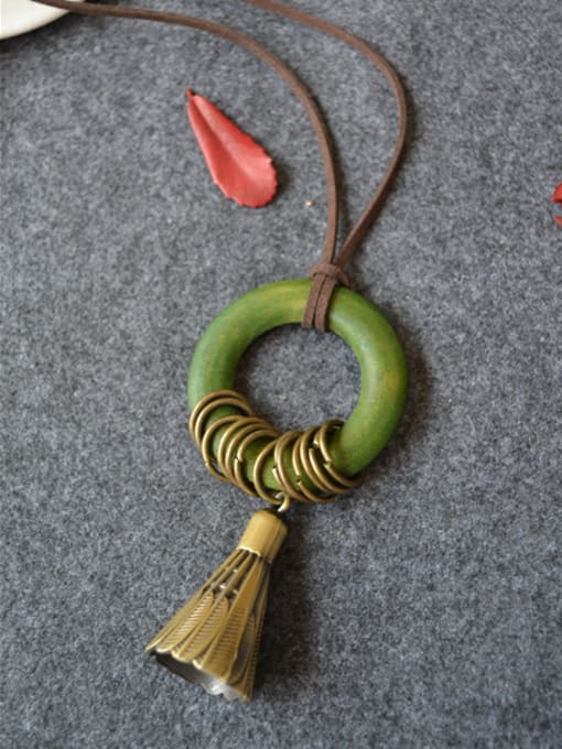 Green Wooden Round Shaped Tassel Necklace
