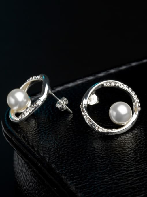 Ronaldo Elegant Silver Plated Artificial Pearl Stud Earrings 1