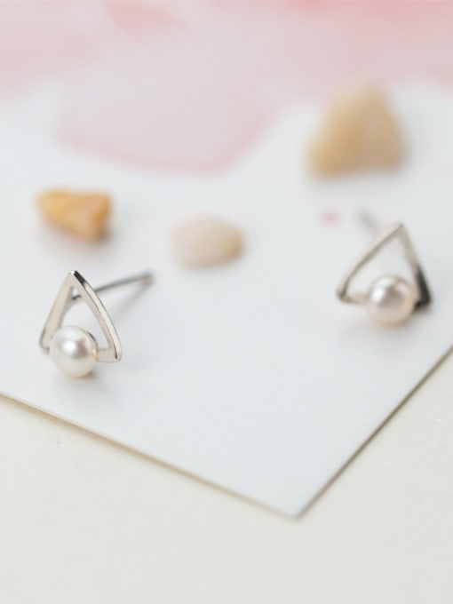 white All-match Triangle Shaped Artificial Pearl Stud Earrings