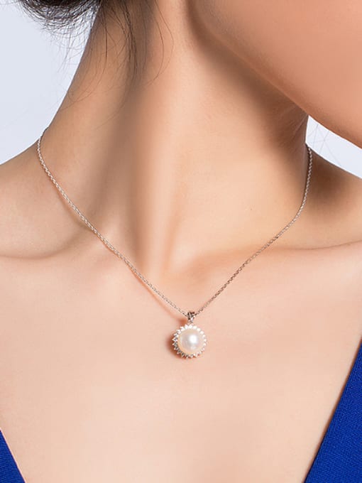 EVITA PERONI Fashion Freshwater Sun-shaped Necklace 1