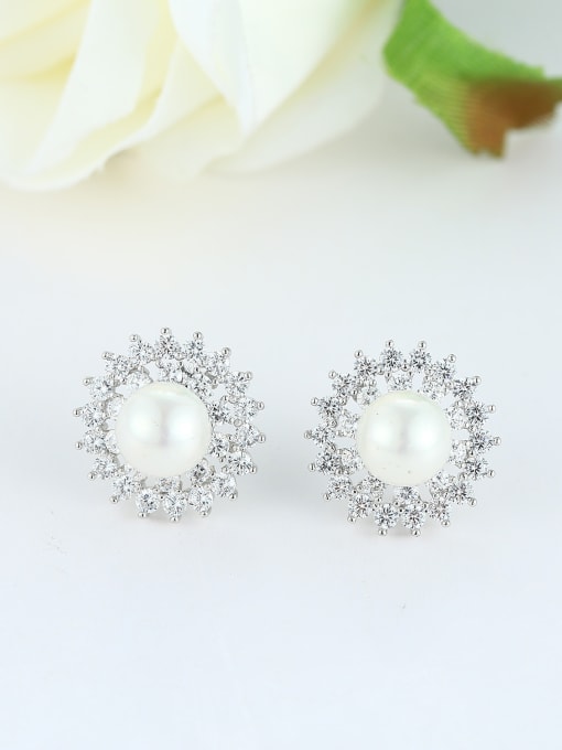 Wei Jia Elegant Artificial Pearl Zirconias Flowery Stud Earrings 0