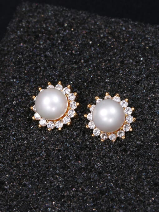 Mo Hai Copper With  Artificial Pearl Simplistic Flower Stud Earrings 1